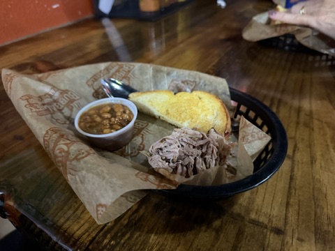 Pulled pork and local beer at BubbaQue’s on a Crystal River food tour