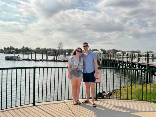 Couple enjoying a date on a Crystal River food tour
